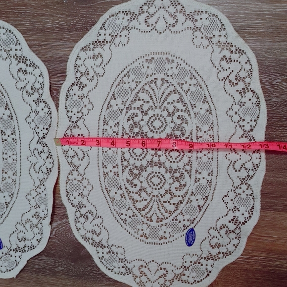 Vintage Quaker Lace Oval Placemats/Doilies - Picture 7 of 7